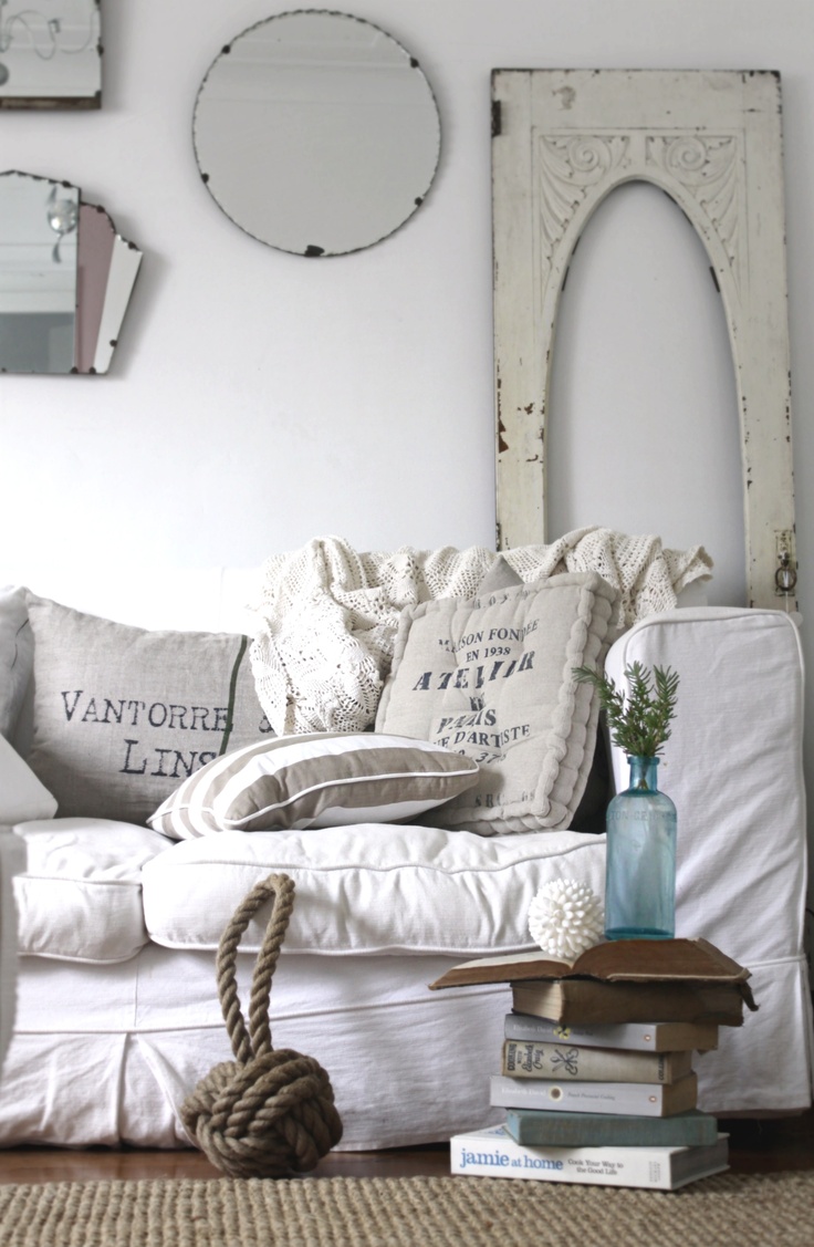 Cozy White Living Room | HomeDesignBoard