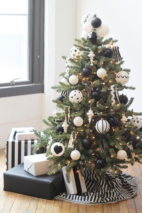 modern Christmas tree decor